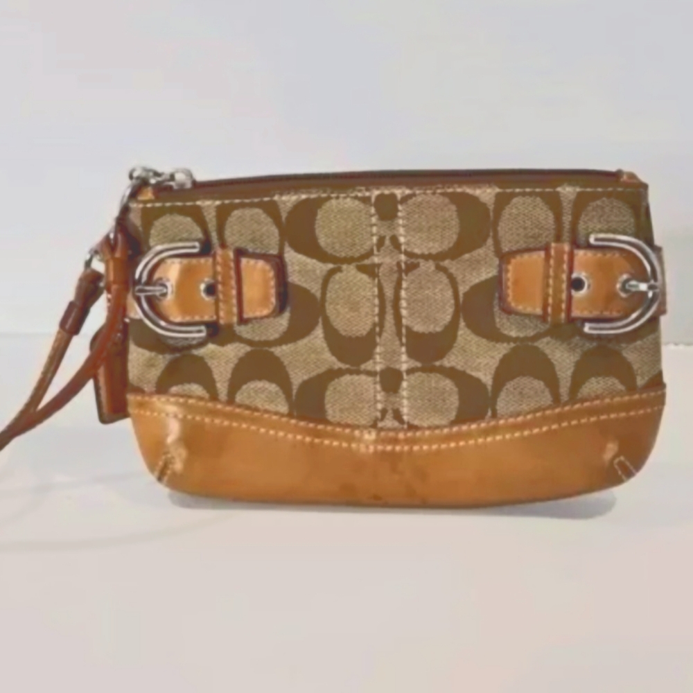 Coach Buckle Signature And Tan Leather Wristlet
